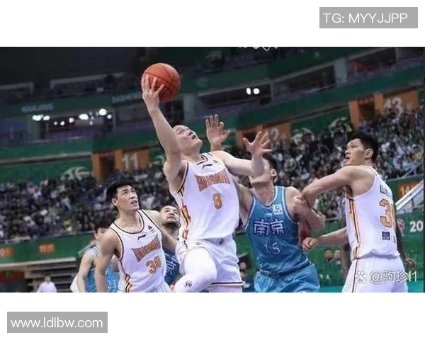 挑战赛点评：武汉篮球队的配合表现